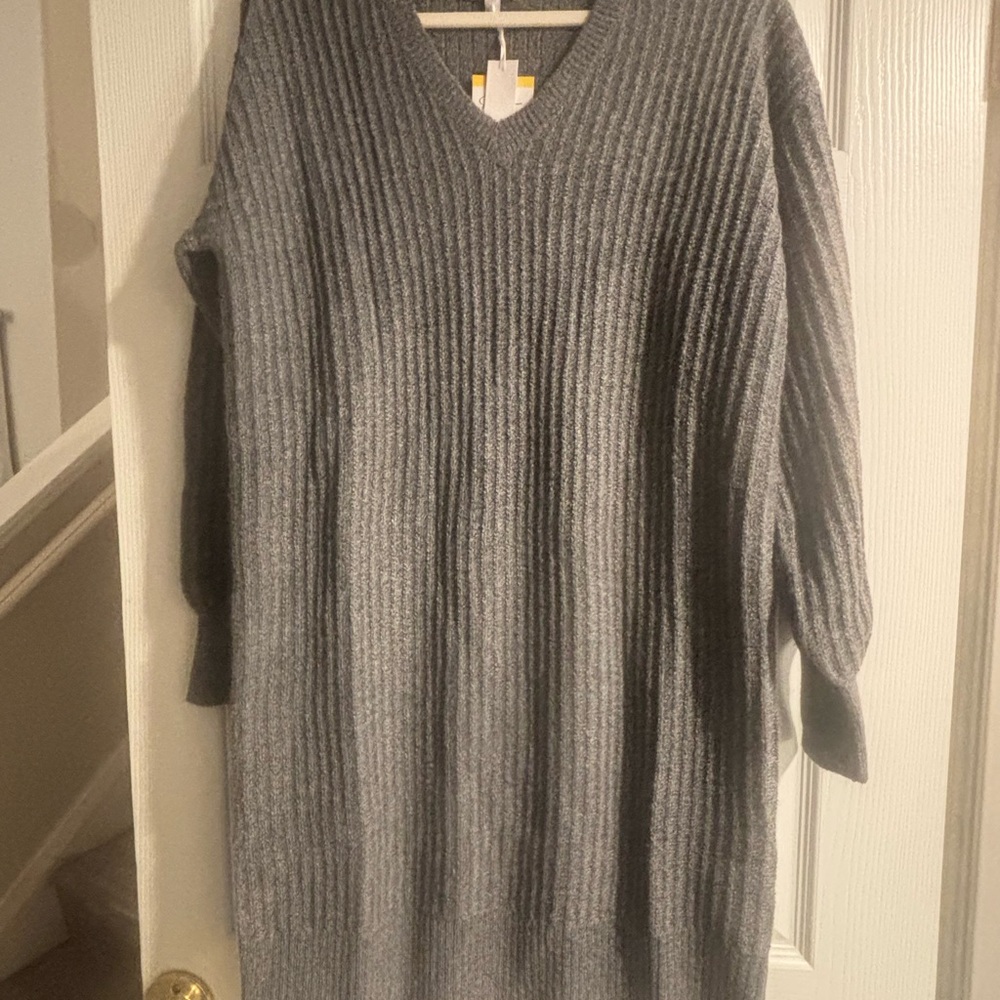 Jessica Simpson Gray V-Neck Ribbed Sweater Medium